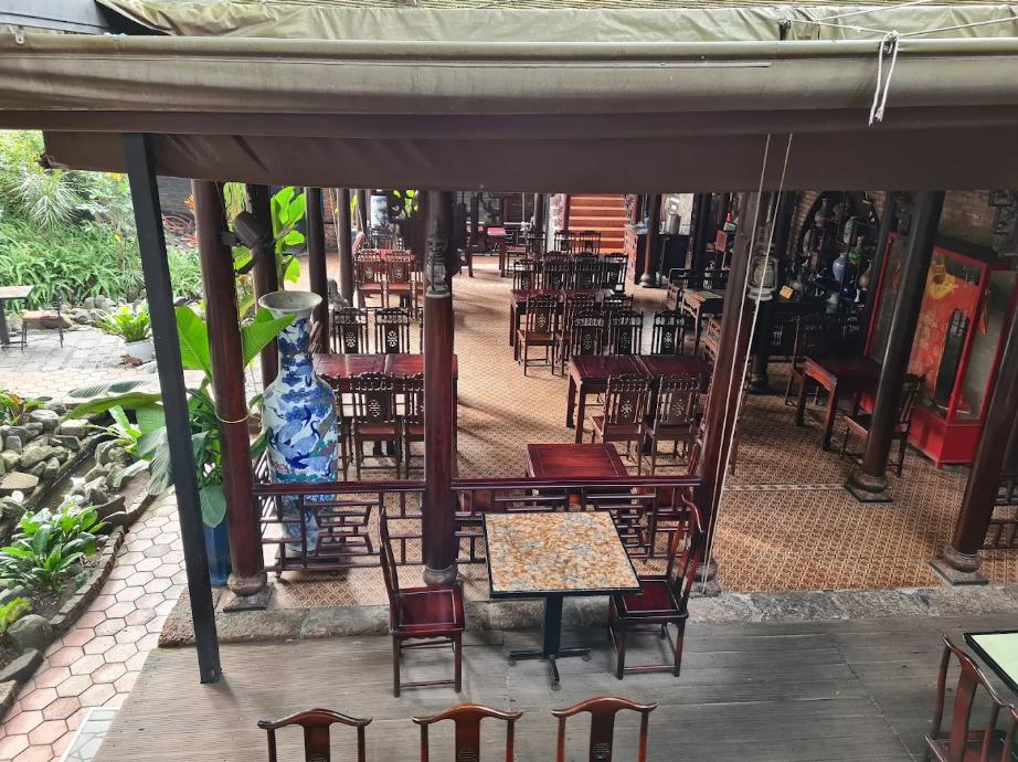 Quán Hoàng Cung - Quán nhậu Bình Dương đậm nét cổ xưa