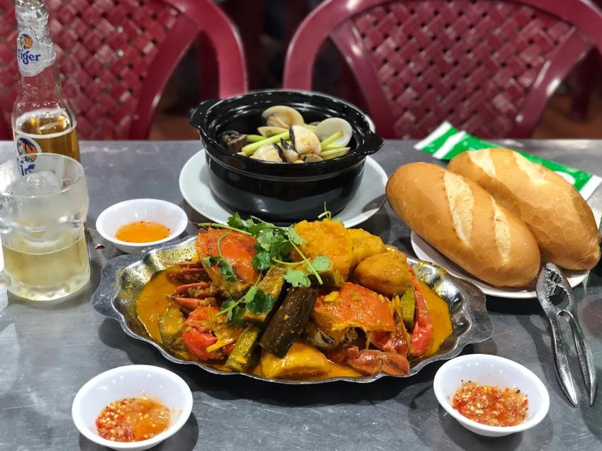 Nhà hàng Phong Cua 1 có món cà ri cua siêu dính