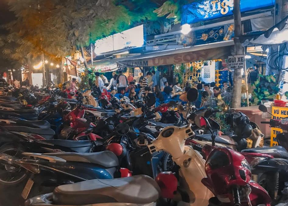 Lẩu Út Sơn - Quán nhậu Bình Thạnh luôn tấp nập khách