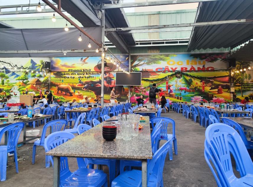 Quán lẩu ốc Cây Bàng đông đảo sinh viên đến thưởng thức