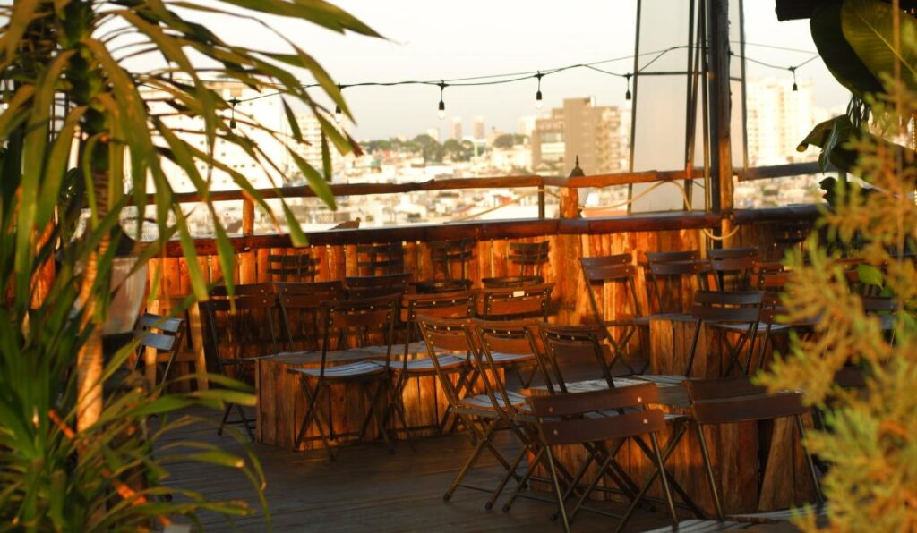 Ráng Chiều Rooftop có không gian cực chill