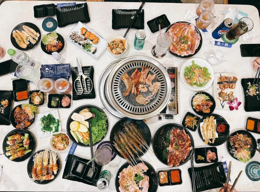 Phố Nhật Quán đa dạng món ăn