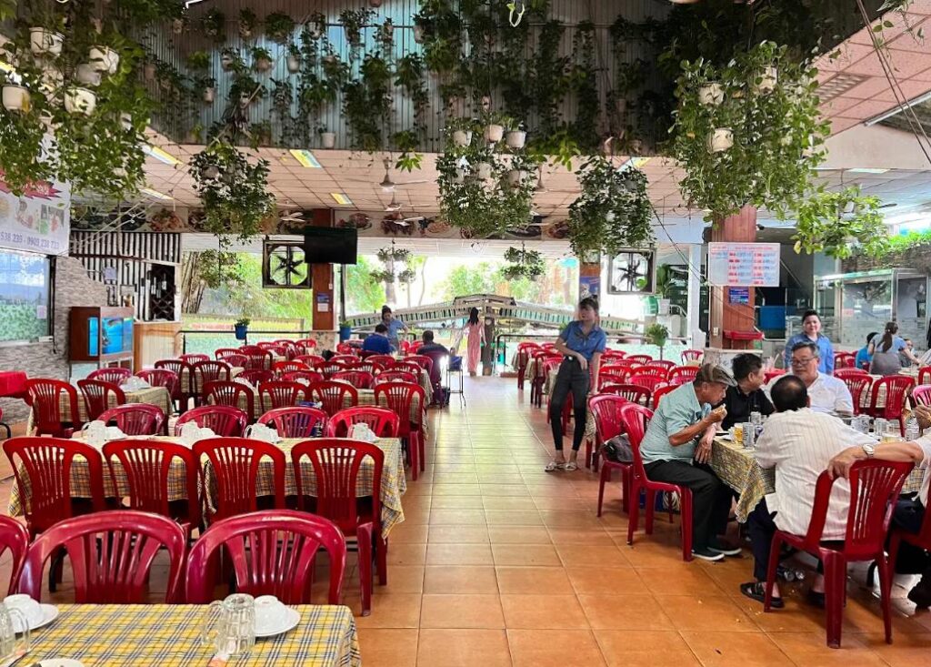 Hải Dương Quán có không gian thoáng mát