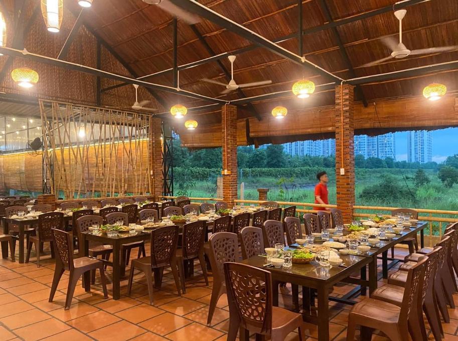 Quán Hải Sơn Đệ Nhất Dê có không gian thoáng đãng