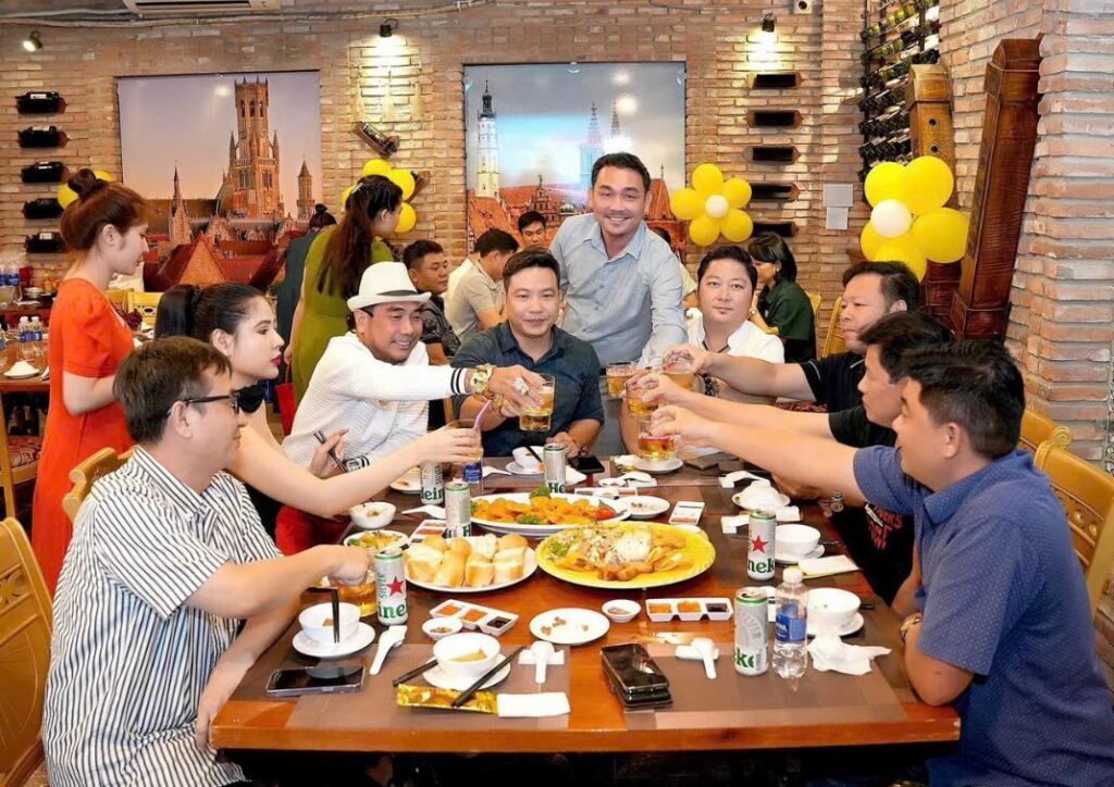 Nhà hàng Hòn Đất - Quán nhậu Tân Sơn Nhì đông khách tụ tập