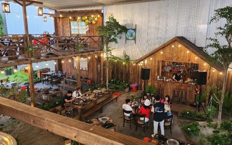 Tiệm ăn Nhà Khói có không gian như ở Đà Lạt được giới trẻ yêu thích
