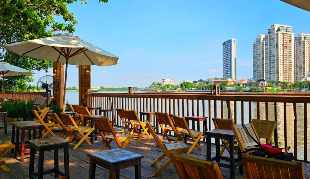 Tiệm Cà Phê Tò Vò