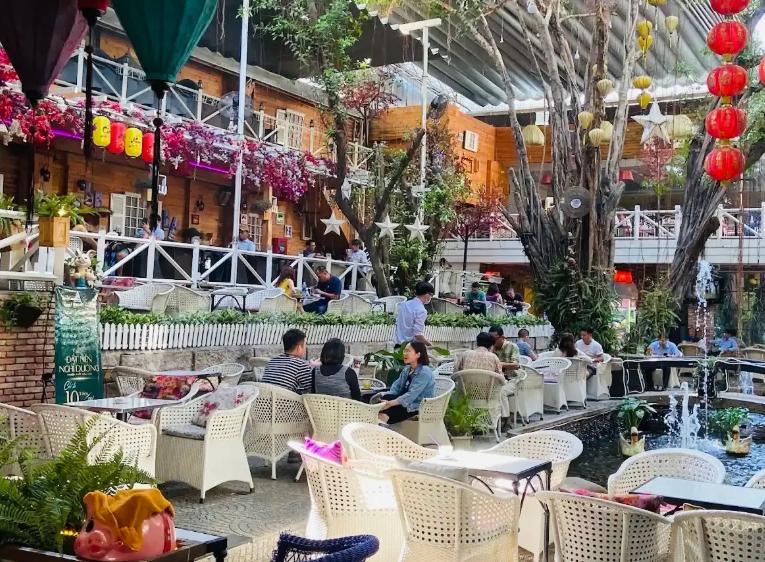 Nhật Nguyệt - Quán cafe Quận 5 đông khách