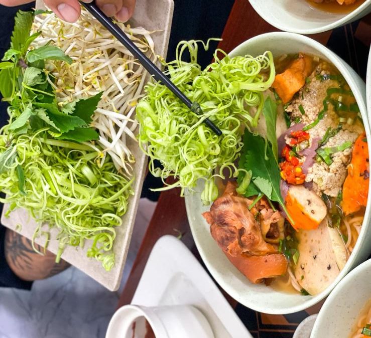 Bún riêu Bà Dú - Quán ăn sáng Quận 10 từ lâu đời