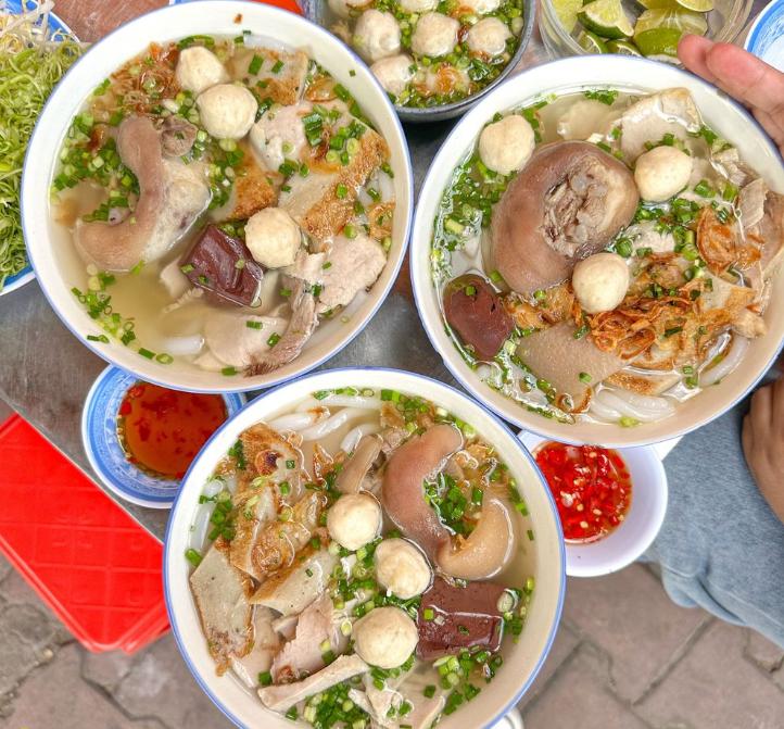 Bánh canh Bà Tám Chợ Cầu