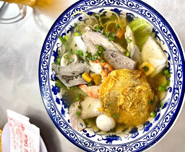 Hủ tiếu Chú Thòn - Quán ăn sáng Quận 5 nổi tiếng