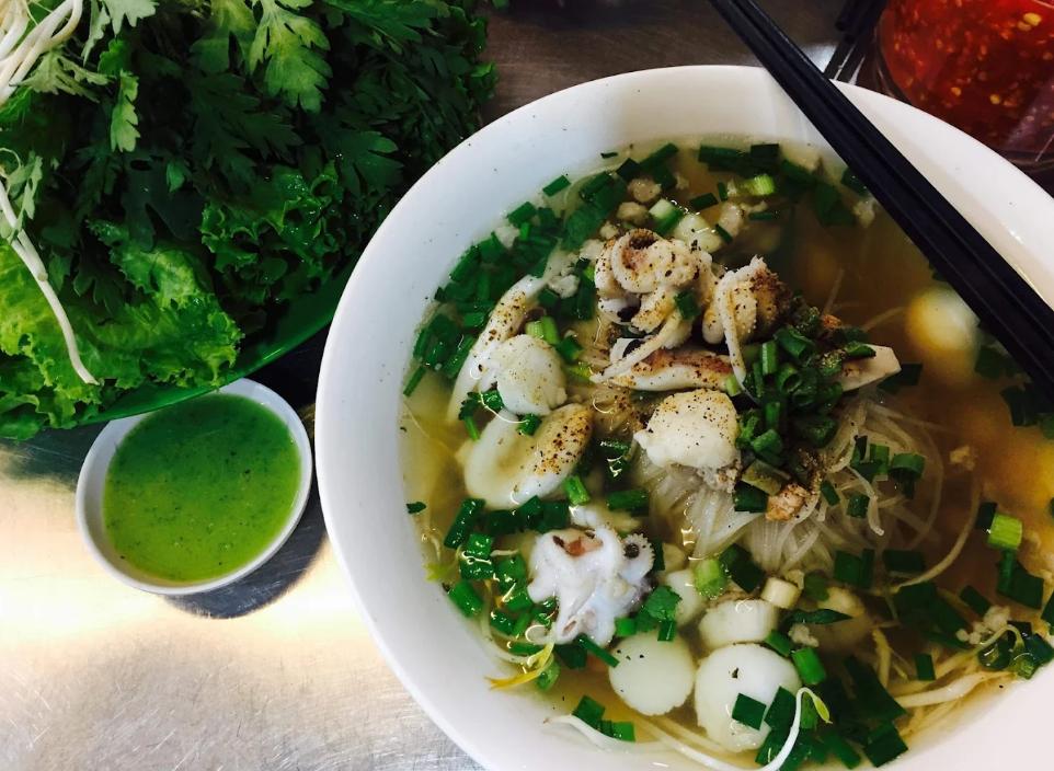 Hủ Tiếu Mực 7 Ngon - Quán ăn sáng Quận 8 nổi tiếng