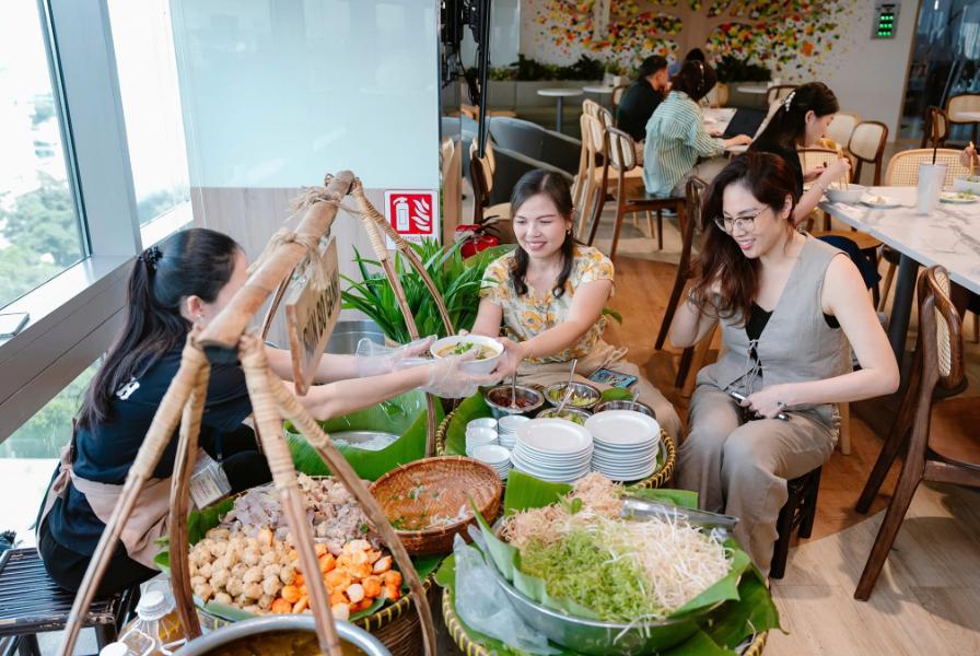 Bún bò Gánh - Quán ăn sáng TPHCM nổi tiếng