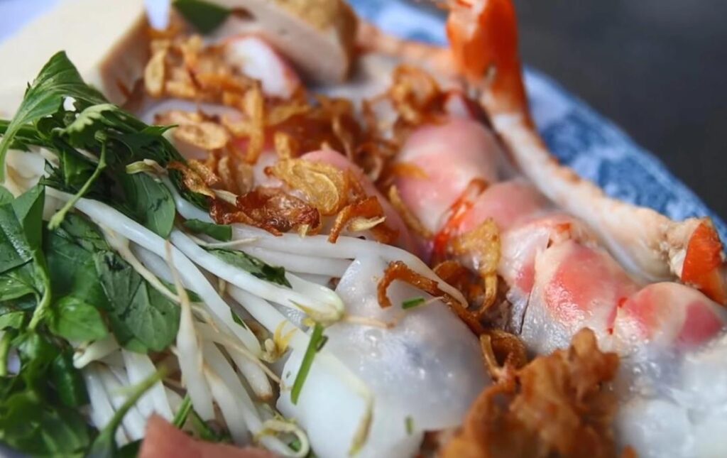 Bánh cuốn Cô Loan hấp dẫn