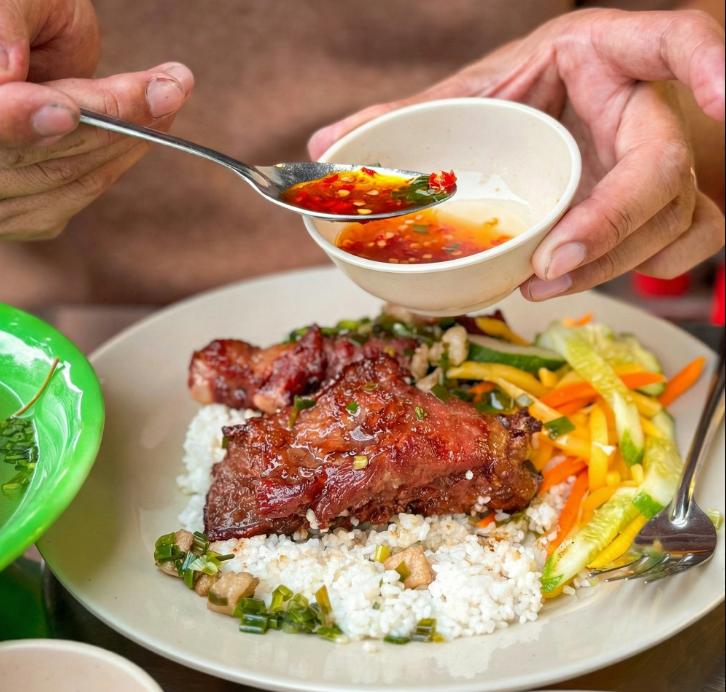 Cơm tấm 111 - Quán ăn sáng Quận Gò Vấp đông khách ăn