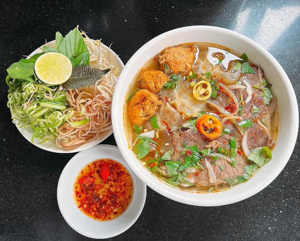 Bún bò Huế Nhiêu Tứ