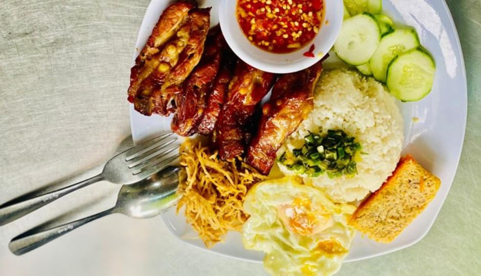 Cơm tấm sườn chéo