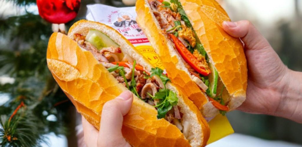 Tuấn Lộc - Bánh mì nóng kẹp chả bò