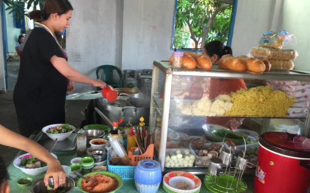 Mì chả tôm chị Thúy