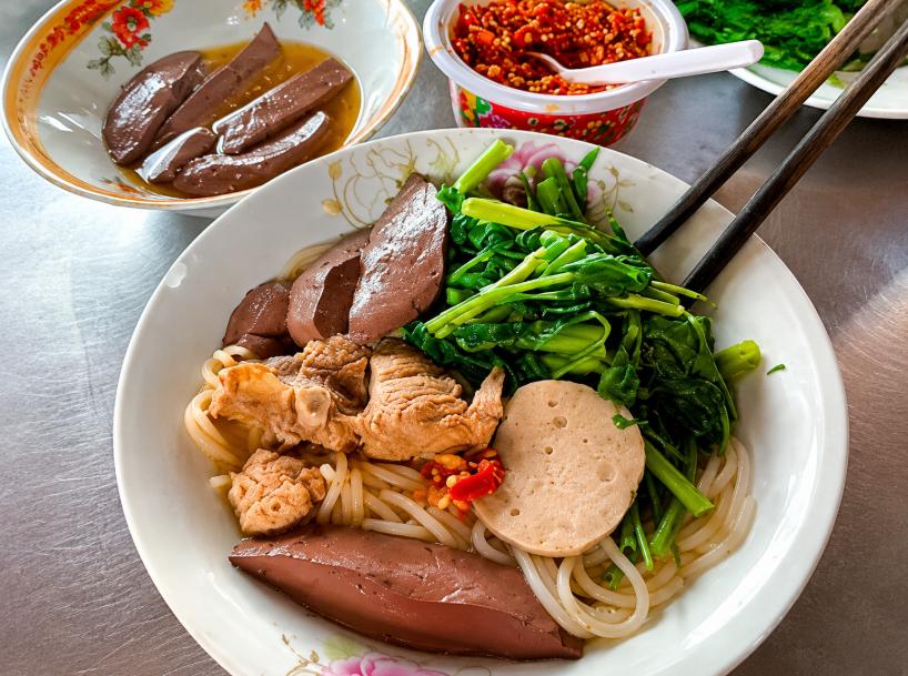 Canh bún Hà Phát