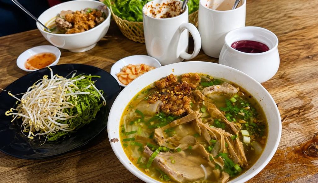 Bún măng vịt Dì Út rất hấp dẫn