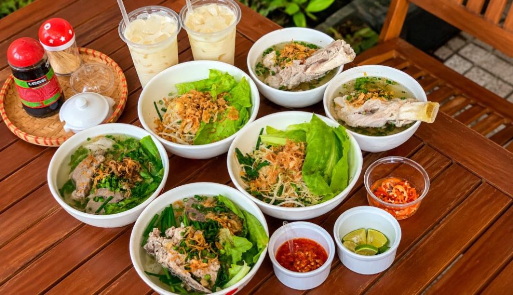 Hủ tiếu – mì hấp dẫn, giá bình dân ở khu vực chợ Long Hải