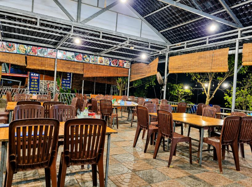 Quán Hải Sản Bình Châu có không gian rộng rãi