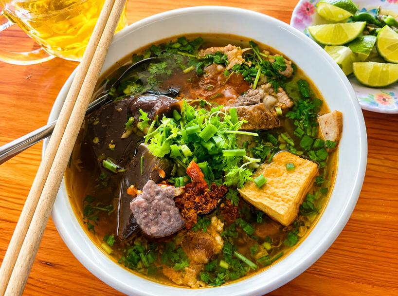Nâu Quán – Quán ăn sáng Hồ Tràm quen thuộc