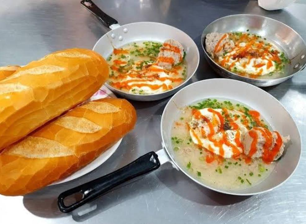Bánh mì Hàng Quyên