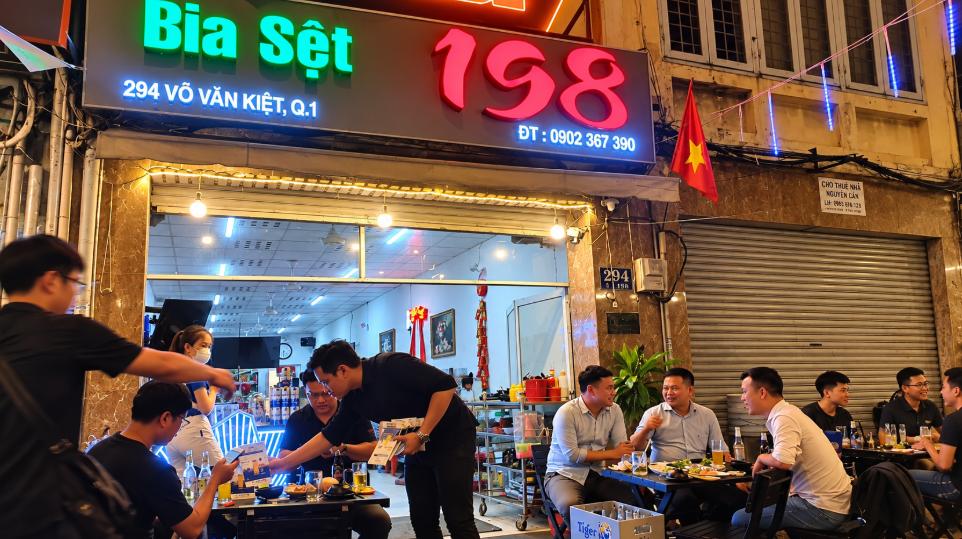 Bia Sệt 198 – Quán hải sản tươi sống trên Võ Văn Kiệt