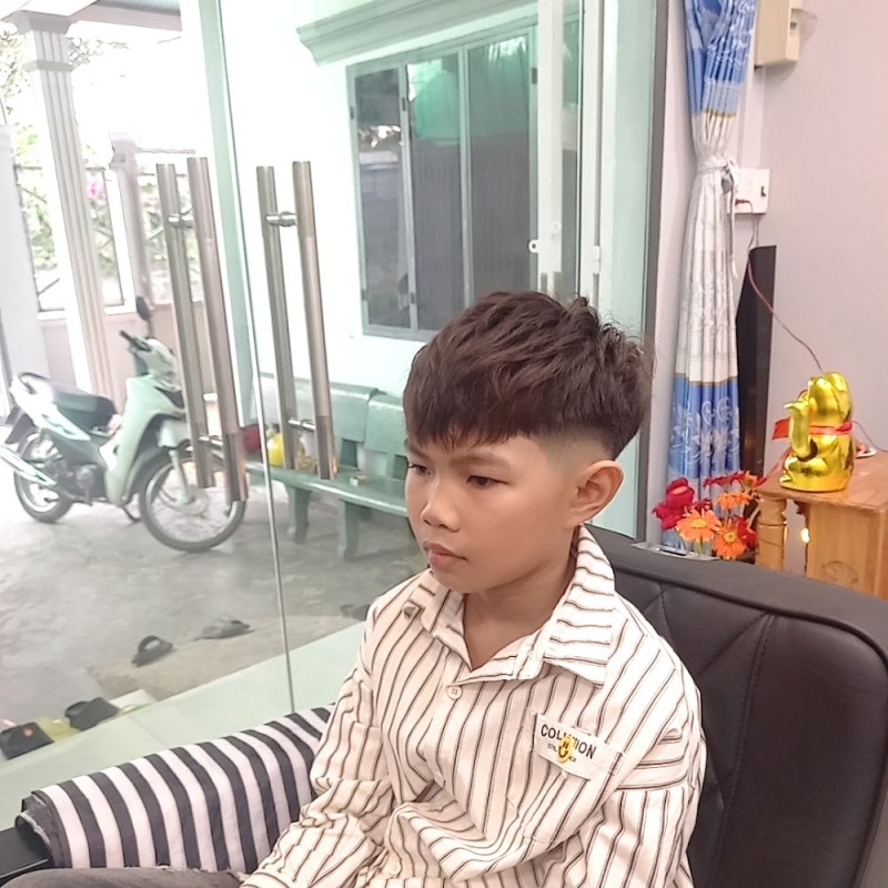 TRUNG BARBER SHOP Chuyên Cắt Tóc Nam