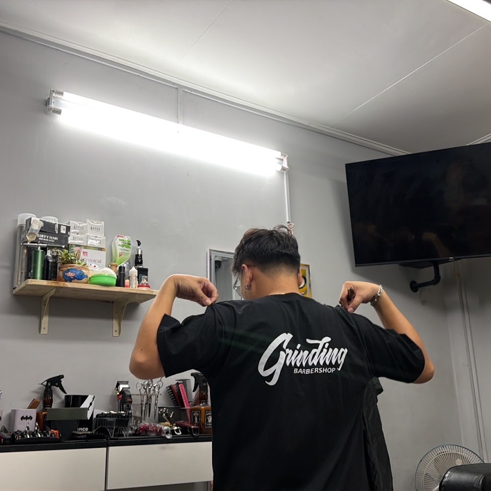 Ảnh sưu tầm: Grinding BarBerShop - Tiệm Cắt Tóc Nam Phú Nhuân