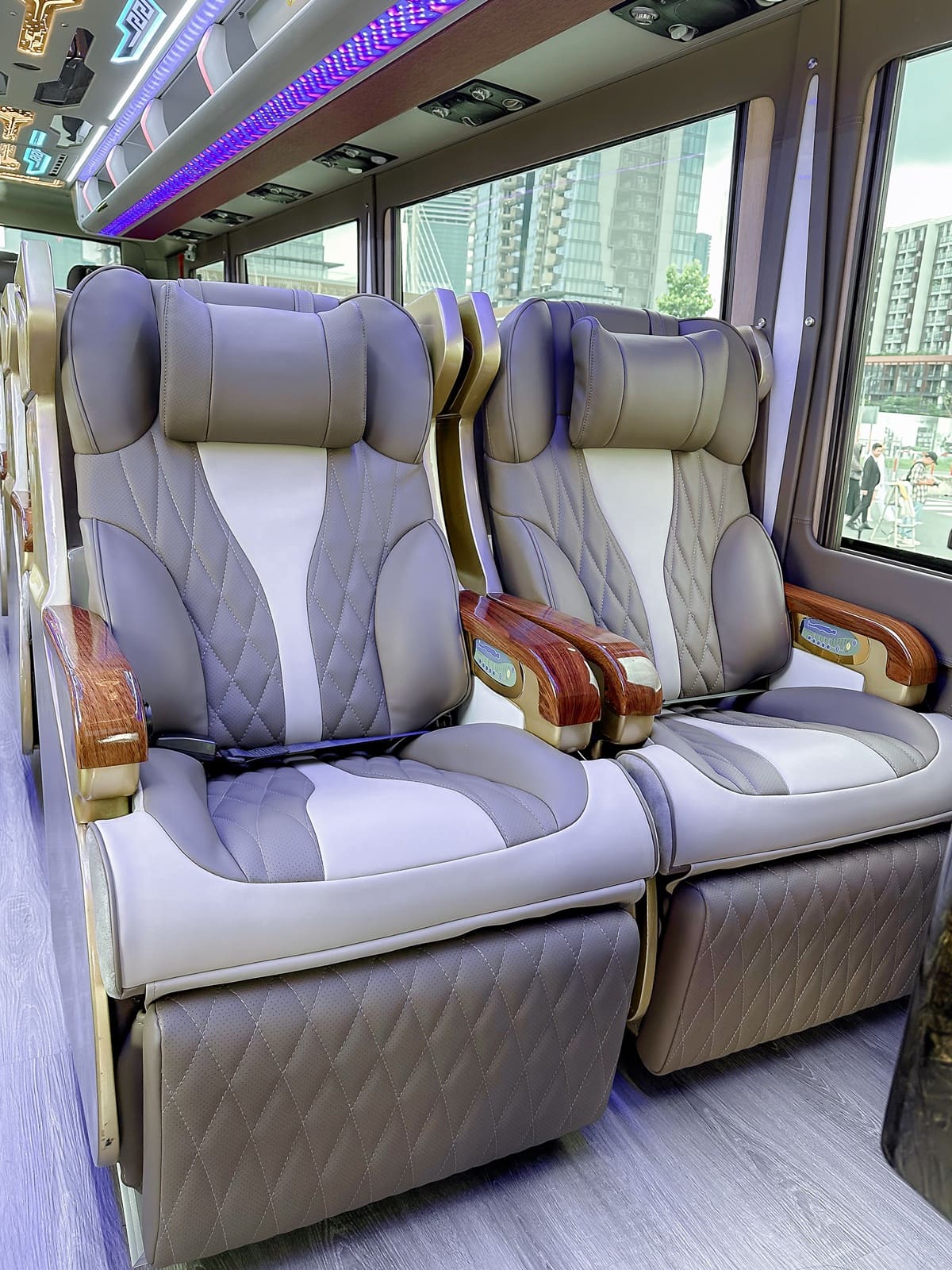 Hình xe limousine của Vie Limo